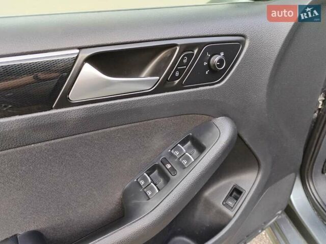 Серый Фольксваген Джетта, объемом двигателя 1.4 л и пробегом 201 тыс. км за 11500 $, фото 8 на Automoto.ua