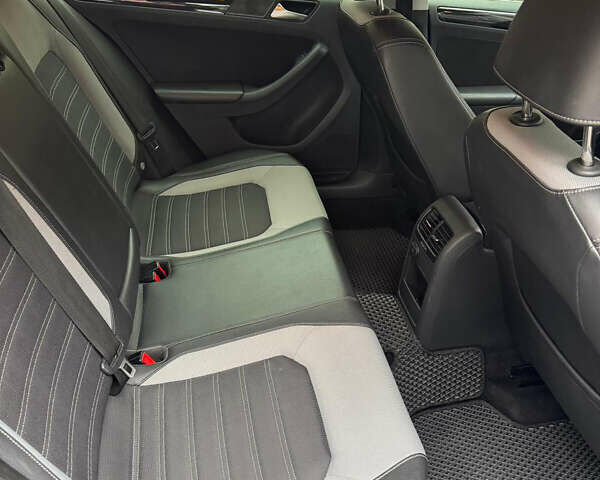 Серый Фольксваген Джетта, объемом двигателя 1.6 л и пробегом 213 тыс. км за 9700 $, фото 9 на Automoto.ua