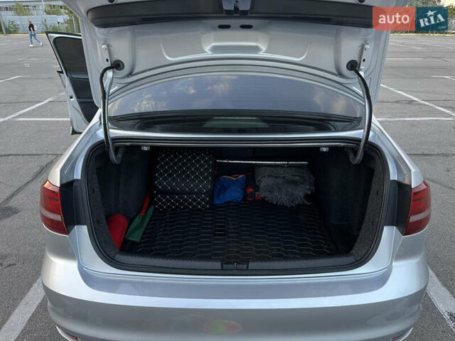 Сірий Фольксваген Джетта, об'ємом двигуна 1.8 л та пробігом 164 тис. км за 12000 $, фото 12 на Automoto.ua