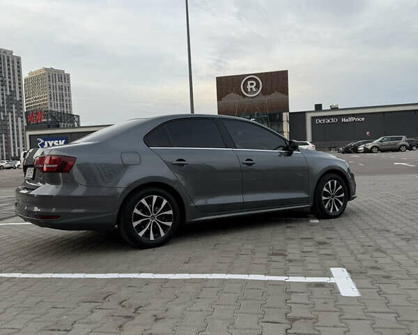 Сірий Фольксваген Джетта, об'ємом двигуна 1.39 л та пробігом 127 тис. км за 11000 $, фото 4 на Automoto.ua