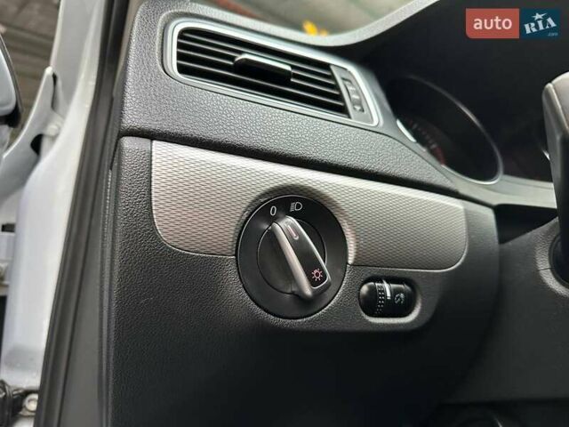 Сірий Фольксваген Джетта, об'ємом двигуна 1.4 л та пробігом 194 тис. км за 10990 $, фото 13 на Automoto.ua