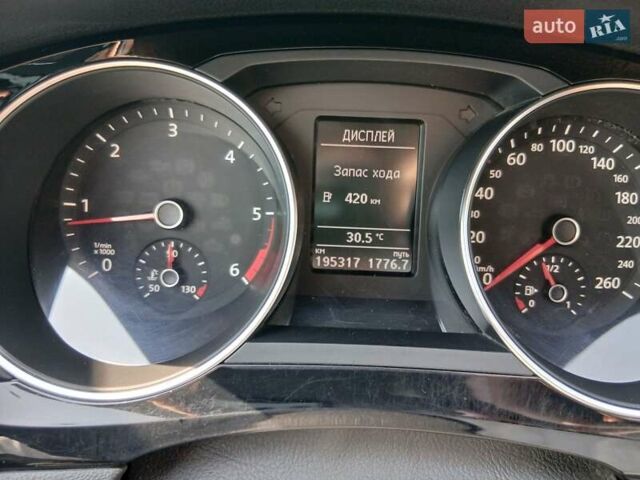 Сірий Фольксваген Джетта, об'ємом двигуна 1.6 л та пробігом 195 тис. км за 12000 $, фото 2 на Automoto.ua