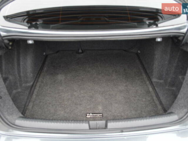 Серый Фольксваген Джетта, объемом двигателя 1.4 л и пробегом 110 тыс. км за 12800 $, фото 11 на Automoto.ua