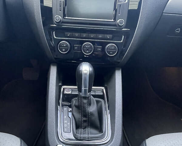 Серый Фольксваген Джетта, объемом двигателя 1.39 л и пробегом 130 тыс. км за 12500 $, фото 13 на Automoto.ua