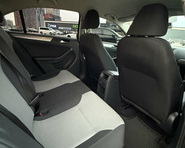 Сірий Фольксваген Джетта, об'ємом двигуна 1.39 л та пробігом 127 тис. км за 11000 $, фото 16 на Automoto.ua