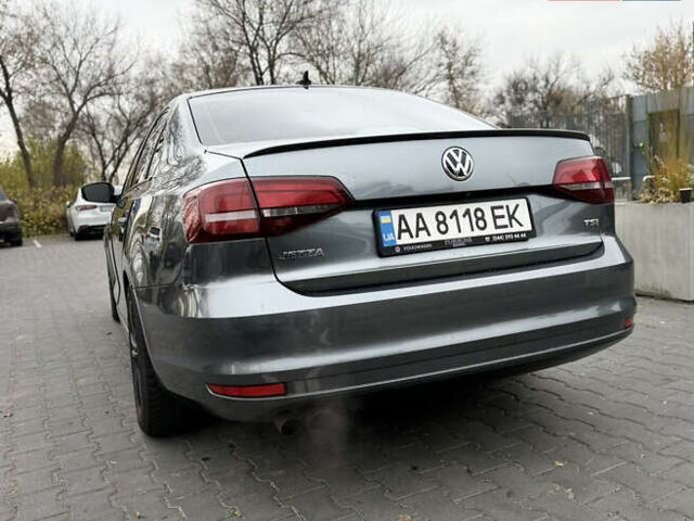 Серый Фольксваген Джетта, объемом двигателя 1.8 л и пробегом 237 тыс. км за 10300 $, фото 5 на Automoto.ua