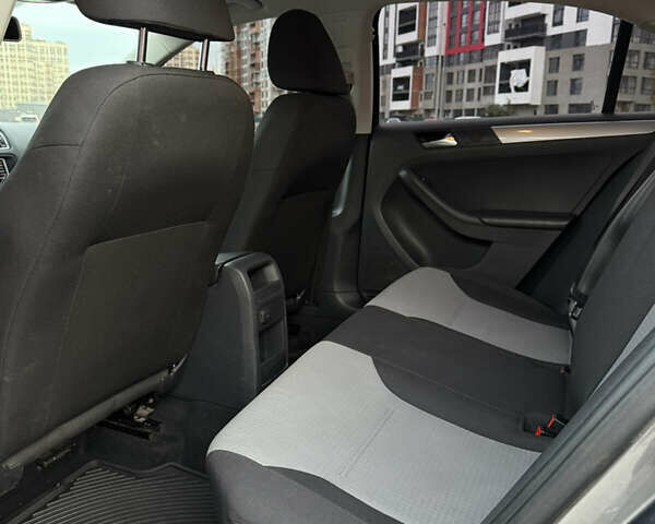 Сірий Фольксваген Джетта, об'ємом двигуна 1.39 л та пробігом 127 тис. км за 11000 $, фото 14 на Automoto.ua