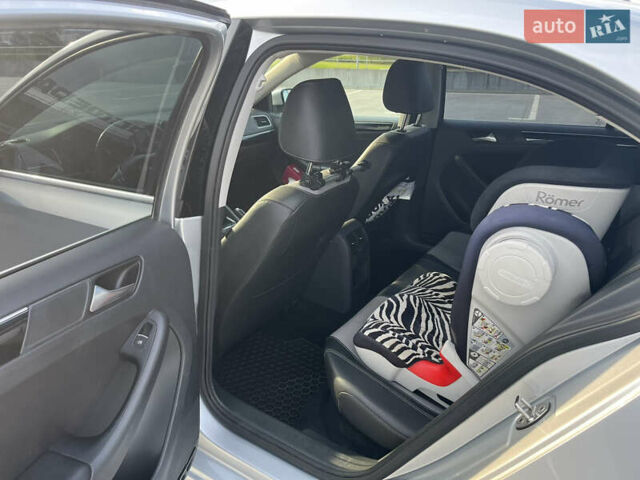 Сірий Фольксваген Джетта, об'ємом двигуна 1.6 л та пробігом 130 тис. км за 14999 $, фото 9 на Automoto.ua