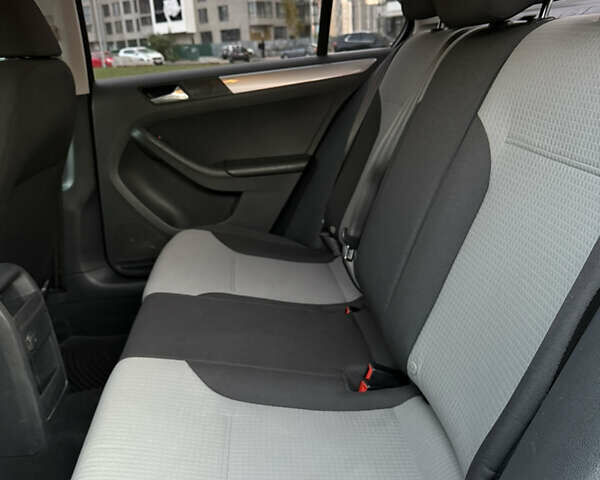 Сірий Фольксваген Джетта, об'ємом двигуна 1.39 л та пробігом 127 тис. км за 11000 $, фото 15 на Automoto.ua