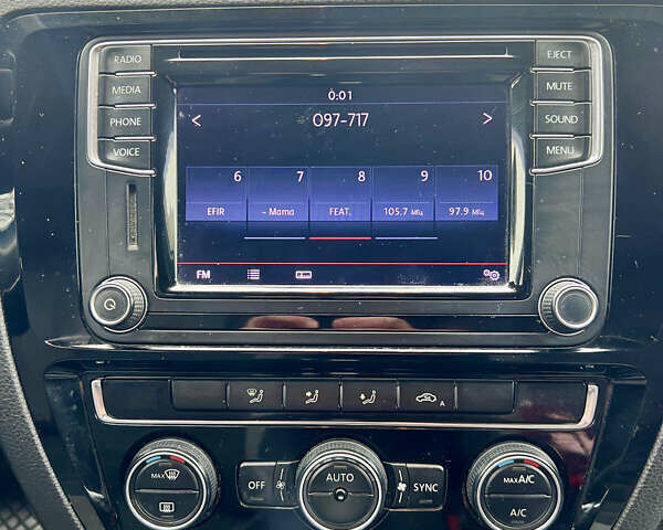 Серый Фольксваген Джетта, объемом двигателя 1.6 л и пробегом 224 тыс. км за 11500 $, фото 6 на Automoto.ua