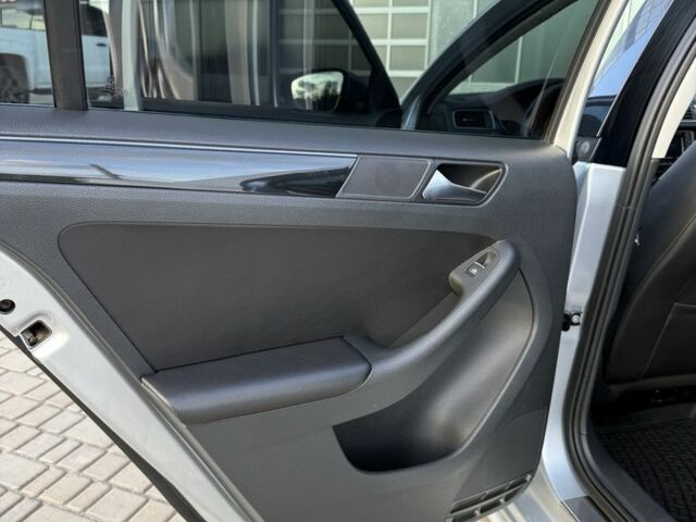 Серый Фольксваген Джетта, объемом двигателя 1.6 л и пробегом 90 тыс. км за 12000 $, фото 16 на Automoto.ua