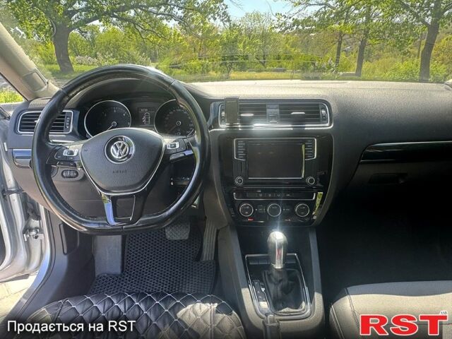 Серый Фольксваген Джетта, объемом двигателя 1.6 л и пробегом 138 тыс. км за 13500 $, фото 9 на Automoto.ua