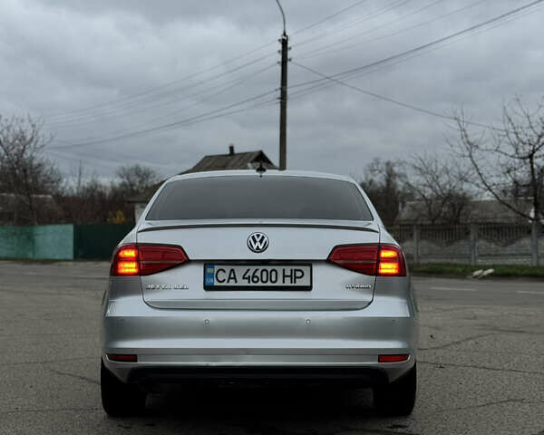 Сірий Фольксваген Джетта, об'ємом двигуна 1.39 л та пробігом 144 тис. км за 11999 $, фото 4 на Automoto.ua