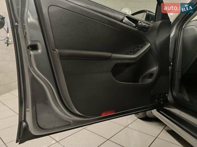 Серый Фольксваген Джетта, объемом двигателя 1.39 л и пробегом 165 тыс. км за 11200 $, фото 2 на Automoto.ua