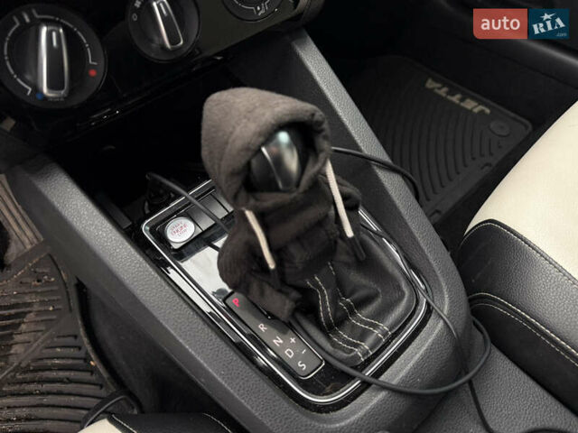 Серый Фольксваген Джетта, объемом двигателя 1.8 л и пробегом 120 тыс. км за 10990 $, фото 26 на Automoto.ua