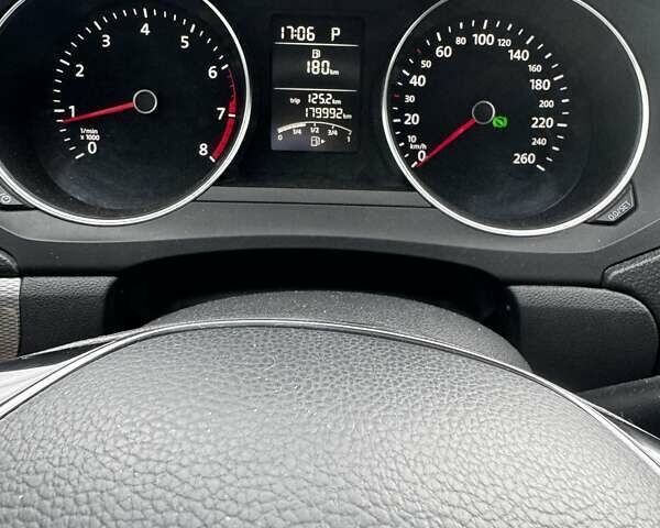 Фольксваген Джетта 2016 в Львове на Automoto.ua Серый Фольксваген Джетта, объемом двигателя 1.39 л и пробегом 180 тыс. км за 10300 $, фото 6 на Automoto.ua