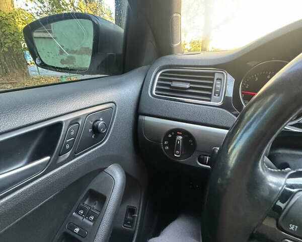 Серый Фольксваген Джетта, объемом двигателя 1.8 л и пробегом 119 тыс. км за 12000 $, фото 13 на Automoto.ua