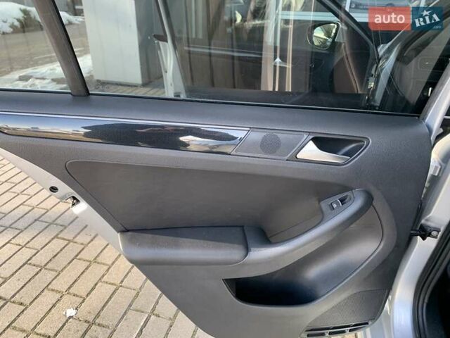 Сірий Фольксваген Джетта, об'ємом двигуна 1.6 л та пробігом 144 тис. км за 13000 $, фото 20 на Automoto.ua