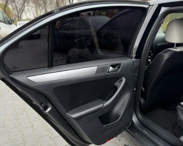 Серый Фольксваген Джетта, объемом двигателя 1.8 л и пробегом 237 тыс. км за 10300 $, фото 19 на Automoto.ua