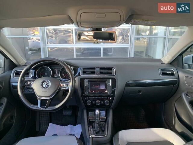 Сірий Фольксваген Джетта, об'ємом двигуна 1.6 л та пробігом 144 тис. км за 13000 $, фото 11 на Automoto.ua