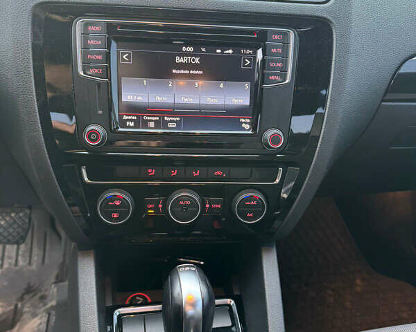 Сірий Фольксваген Джетта, об'ємом двигуна 1.6 л та пробігом 161 тис. км за 11500 $, фото 9 на Automoto.ua