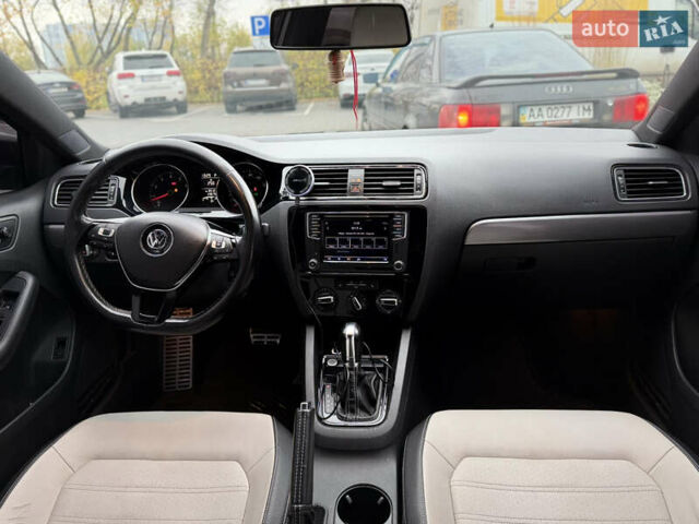 Серый Фольксваген Джетта, объемом двигателя 1.8 л и пробегом 237 тыс. км за 10300 $, фото 20 на Automoto.ua