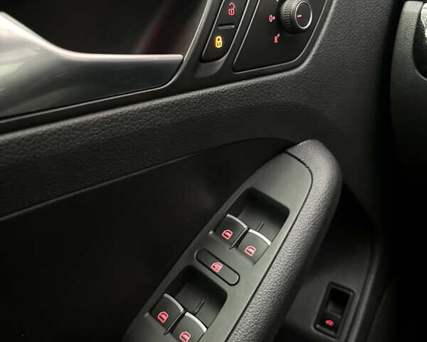 Серый Фольксваген Джетта, объемом двигателя 1.6 л и пробегом 213 тыс. км за 9700 $, фото 13 на Automoto.ua