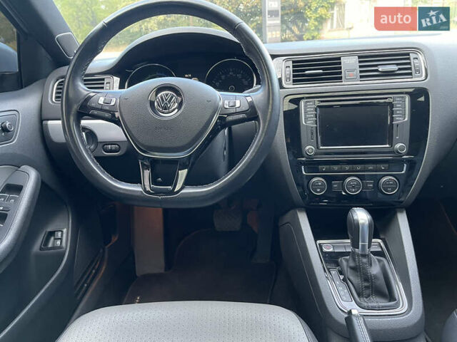 Серый Фольксваген Джетта, объемом двигателя 1.39 л и пробегом 130 тыс. км за 12500 $, фото 12 на Automoto.ua