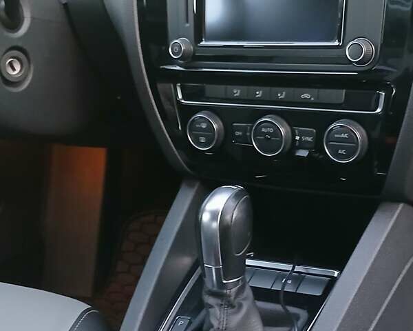 Сірий Фольксваген Джетта, об'ємом двигуна 1.6 л та пробігом 195 тис. км за 12000 $, фото 9 на Automoto.ua