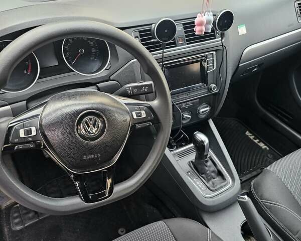 Сірий Фольксваген Джетта, об'ємом двигуна 1.4 л та пробігом 80 тис. км за 10499 $, фото 29 на Automoto.ua