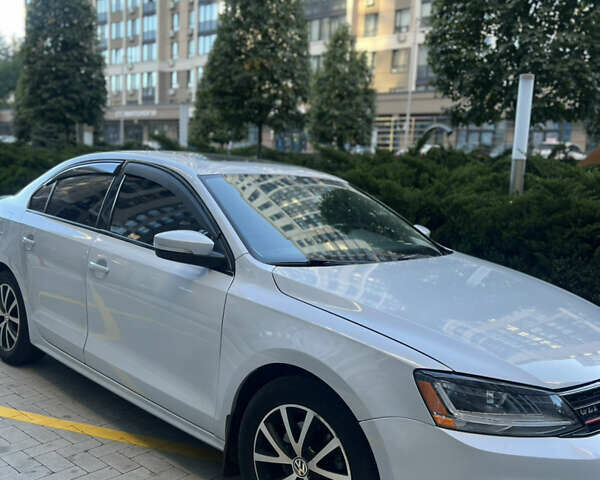 Фольксваген Джетта 2016 в Ирпене на Automoto.ua Серый Фольксваген Джетта, объемом двигателя 1.4 л и пробегом 193 тыс. км за 10000 $, фото 1 на Automoto.ua