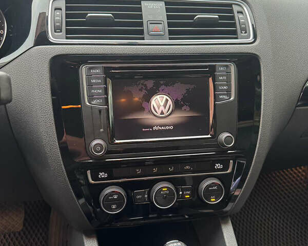 Серый Фольксваген Джетта, объемом двигателя 1.6 л и пробегом 213 тыс. км за 9700 $, фото 12 на Automoto.ua