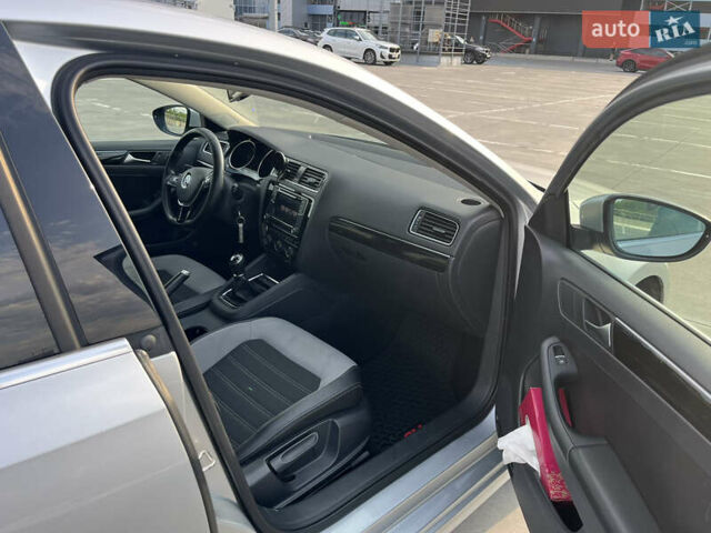 Сірий Фольксваген Джетта, об'ємом двигуна 1.6 л та пробігом 130 тис. км за 14999 $, фото 11 на Automoto.ua