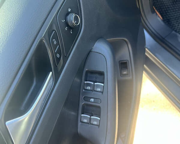 Серый Фольксваген Джетта, объемом двигателя 1.6 л и пробегом 258 тыс. км за 10700 $, фото 5 на Automoto.ua