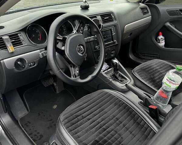Фольксваген Джетта 2016 в Львове на Automoto.ua Серый Фольксваген Джетта, объемом двигателя 1.39 л и пробегом 180 тыс. км за 10300 $, фото 8 на Automoto.ua