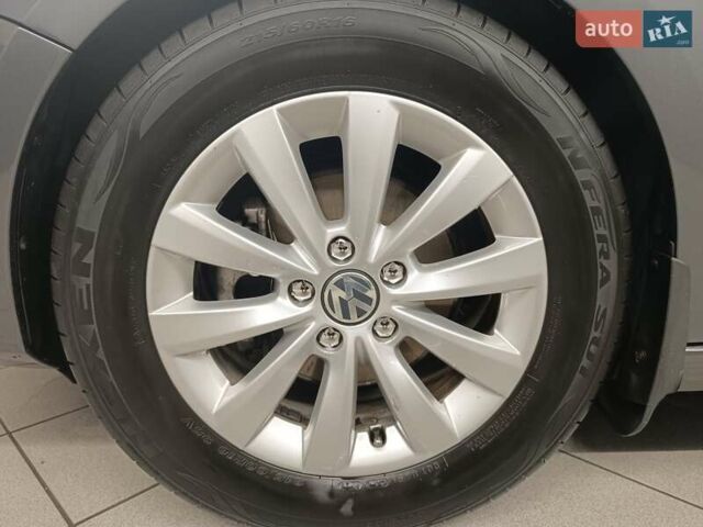 Серый Фольксваген Джетта, объемом двигателя 1.39 л и пробегом 165 тыс. км за 11200 $, фото 10 на Automoto.ua