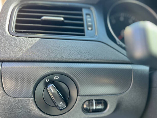 Серый Фольксваген Джетта, объемом двигателя 1.4 л и пробегом 188 тыс. км за 10600 $, фото 7 на Automoto.ua