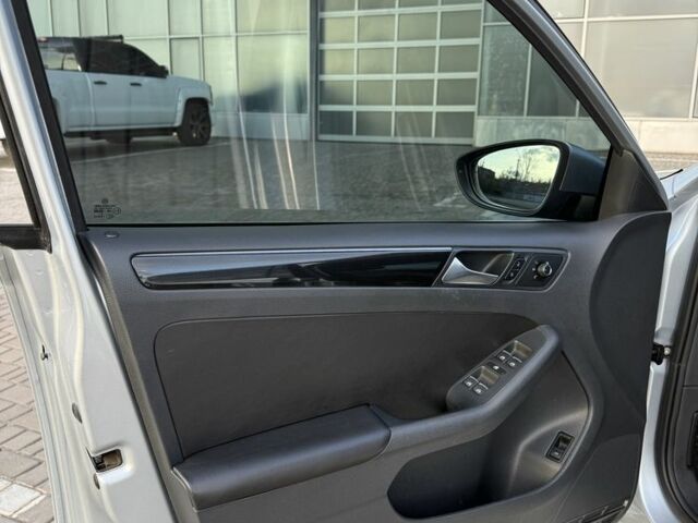 Серый Фольксваген Джетта, объемом двигателя 1.6 л и пробегом 90 тыс. км за 12000 $, фото 14 на Automoto.ua