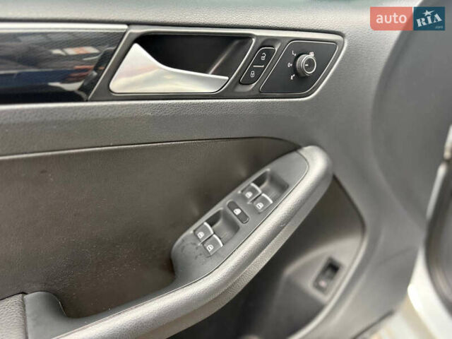 Серый Фольксваген Джетта, объемом двигателя 1.6 л и пробегом 190 тыс. км за 12500 $, фото 10 на Automoto.ua