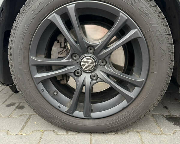 Серый Фольксваген Джетта, объемом двигателя 1.8 л и пробегом 237 тыс. км за 10300 $, фото 23 на Automoto.ua