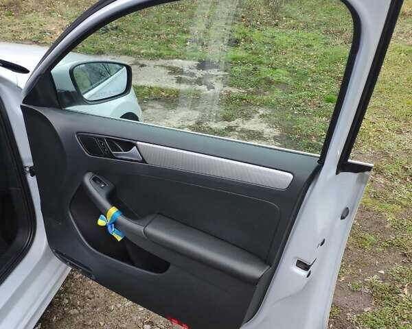 Серый Фольксваген Джетта, объемом двигателя 1.4 л и пробегом 61 тыс. км за 14200 $, фото 10 на Automoto.ua