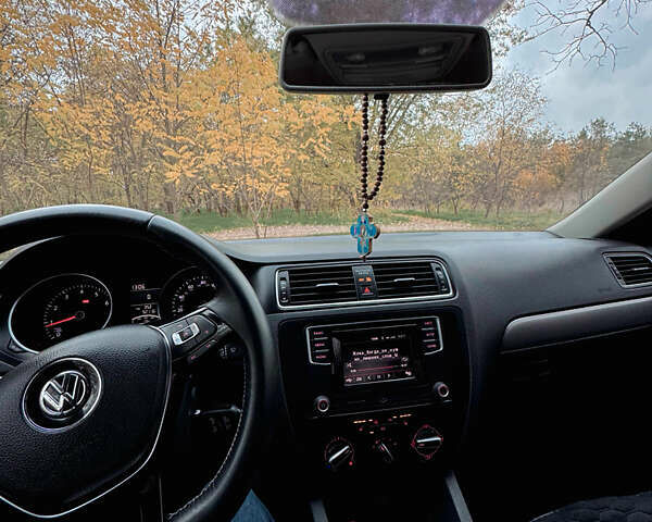 Фольксваген Джетта 2017 в Кременчуге на Automoto.ua Серый Фольксваген Джетта, объемом двигателя 1.4 л и пробегом 92 тыс. км за 13100 $, фото 16 на Automoto.ua