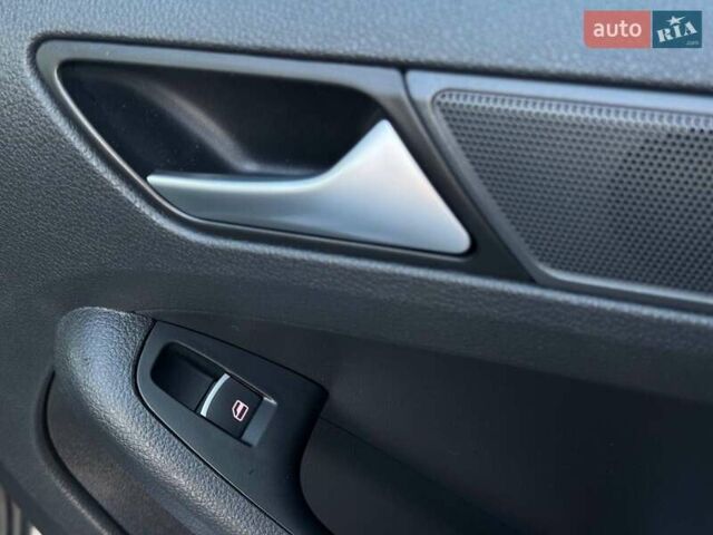 Сірий Фольксваген Джетта, об'ємом двигуна 0 л та пробігом 188 тис. км за 13400 $, фото 59 на Automoto.ua