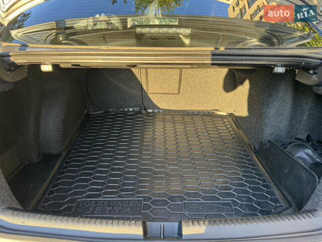 Серый Фольксваген Джетта, объемом двигателя 2 л и пробегом 184 тыс. км за 11900 $, фото 15 на Automoto.ua