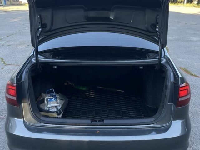 Сірий Фольксваген Джетта, об'ємом двигуна 1.4 л та пробігом 202 тис. км за 8850 $, фото 4 на Automoto.ua