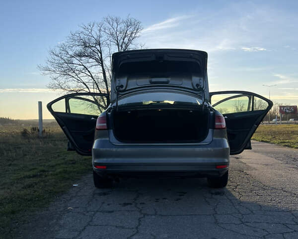 Серый Фольксваген Джетта, объемом двигателя 1.8 л и пробегом 126 тыс. км за 11999 $, фото 1 на Automoto.ua