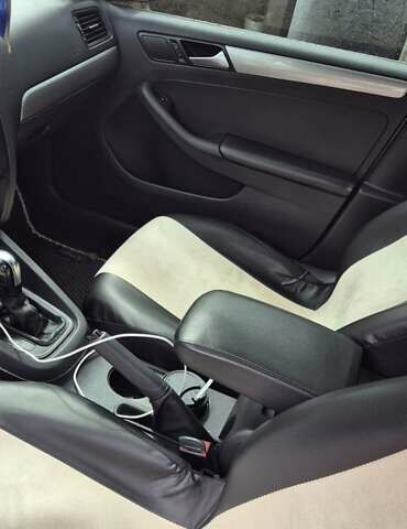 Серый Фольксваген Джетта, объемом двигателя 1.4 л и пробегом 178 тыс. км за 8500 $, фото 5 на Automoto.ua