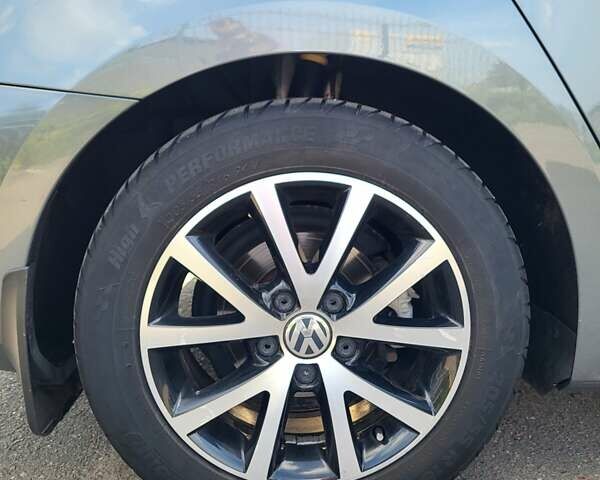 Серый Фольксваген Джетта, объемом двигателя 1.4 л и пробегом 119 тыс. км за 12700 $, фото 16 на Automoto.ua