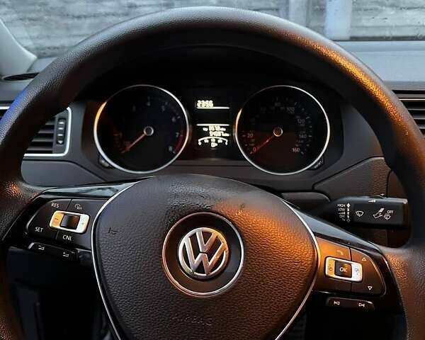 Серый Фольксваген Джетта, объемом двигателя 1.4 л и пробегом 88 тыс. км за 11000 $, фото 4 на Automoto.ua