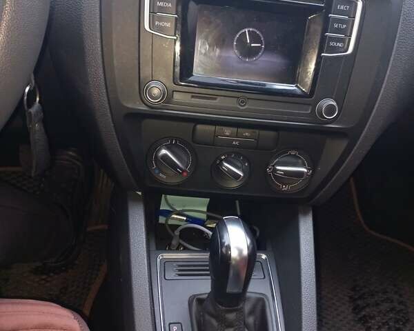 Фольксваген Джетта 2017 в Фастове на Automoto.ua Серый Фольксваген Джетта, объемом двигателя 1.4 л и пробегом 195 тыс. км за 11000 $, фото 5 на Automoto.ua